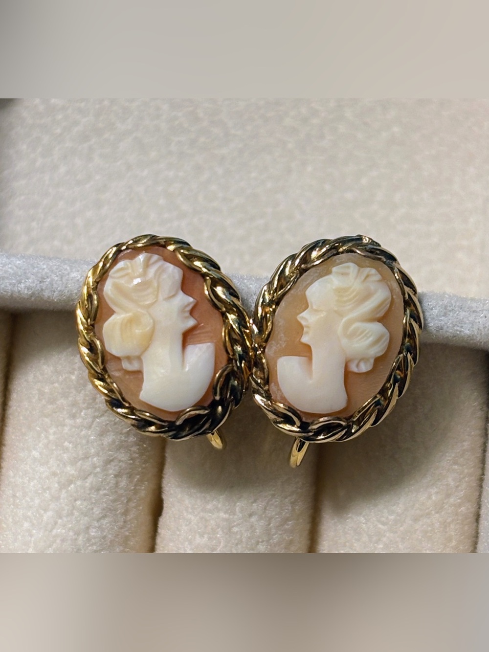 Estate Vintage Gold Filled Cameo Screw Back Earrings
